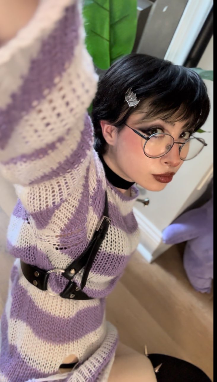 2 pic. heyyyy can i pls come over and stare at you for a long time and be weird 🥺 https://t.co/CfEa3lJKDO