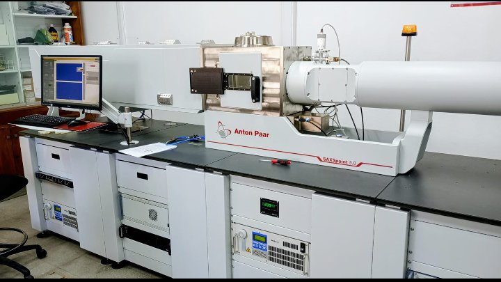 LisandroHOtero1's tweet image. A historic milestone at @Exactas_UNRC : our first-ever #SAXS data collection of a protein! Deep thanks to @DiegoLamas1 and @fernandezma92 for their outstanding dedication. This technology now complements our #EM facility, further empowering structural biology at UNRC.