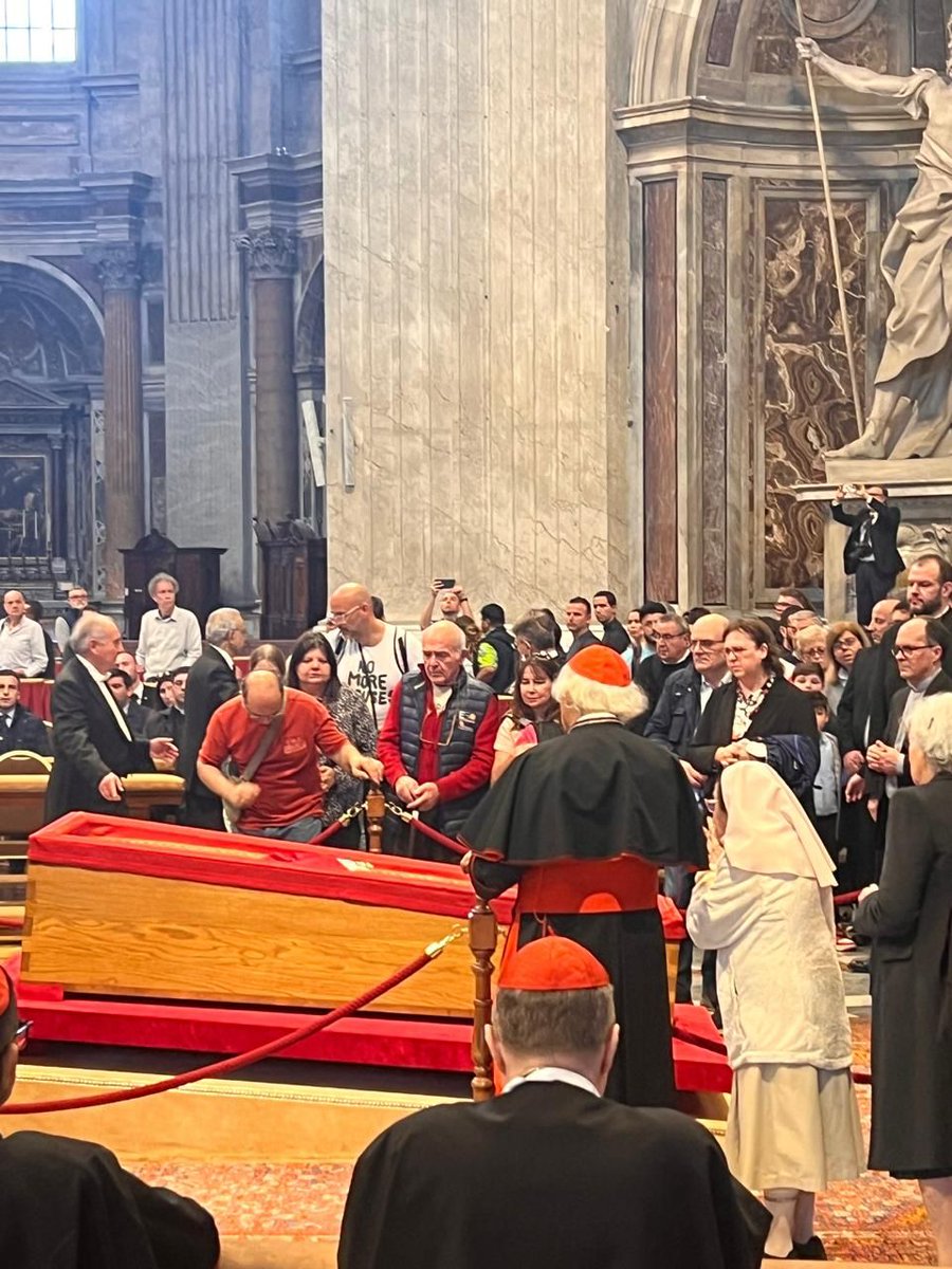 🇳🇮 || ✝️Delegación de #Nicaragua junto a Su Eminencia Cardenal Leopoldo José Brenes durante las exequias del Papa Francisco.