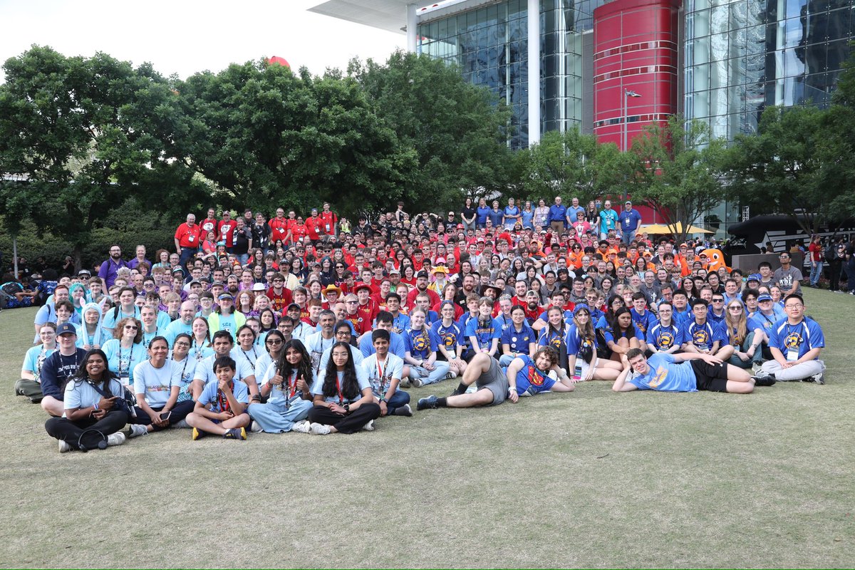 Last week, we traveled to the FIRST world championship in Houston for the 3rd year in a row! Big thank you to all of our sponsors, mentors, parents, and #FINfam community who supported us through a successful 26th season 🎉