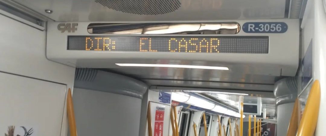 Y para acabar la visita a la ampliación de la L3 aquí tenéis dos fotos de la serie 3000 entrando en El Casar + dos fotos de dos teleindicadores indicando DIR: Moncloa y DIR: El Casar . Parte 5 Final 😄🚇📸