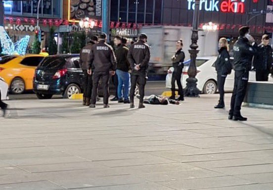 Tipli_Kadinlar's tweet photo. 6284'ü tam olarak uygulamasını beklediğimiz, koruma talep ettiğimiz polis kadınlara, gençlere işkence yapıyor!
Ankara'da anayasal protesto haklarını kullanan yurttaşlara uygulanan işkence kabul edilemez.
Sorumlular derhal cezalandırılmalı, gözaltılar derhal serbest bırakılmalıdır!
Korkmuyoruz!
#ankaradaiskencevar