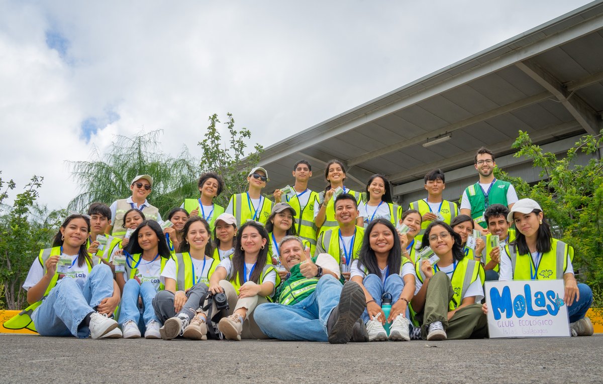 Ecolíderes del club Molas de #SantaCruz #Galápagos, recorrieron el 1er. aeropuerto ecológico del mundo para conocer como la sostenibilidad forma parte de nuestra filosofía institucional

Formar con el ejemplo es sembrar valores con acciones #GalapagosEduLab #EcogalSostenible