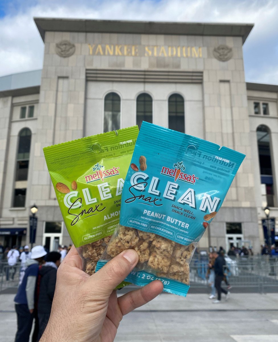 MelissasProduce's tweet image. On deck at @yankeestadium: Melissa's #CleanSnax! 😋🏟️

⚾️ @yankees vs @BlueJays

Grab a couple bags before 1st pitch!

#MelissasProduce #StadiumFood #HealthyOptions #RepBX