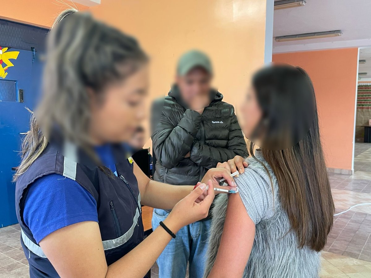 SNAI_Ec's tweet photo. 🥼#EjeSalud | #CPLCotopaxi N°1

#Zona3 | Personal administrativo y servidores del #CVSP fueron inoculados contra la hepatitis B y el tétano. Estas acciones se realizan para garantizar la salud de todos quienes laboran en este centro penitenciario. https://t.co/R5JNGAA3cB