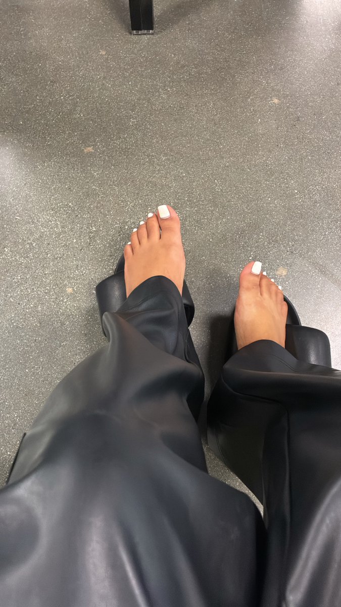 iam_lysie's tweet image. At the dmv. I’ve been waiting for 2.5 hours 😩