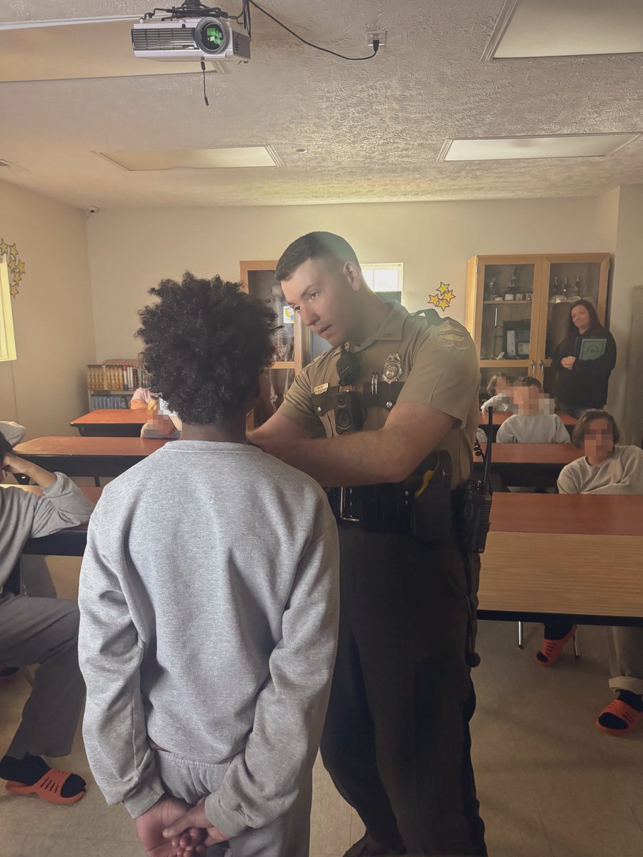 THPLawrencebur's tweet image. We had a great time hanging out with the teens at the Wayne Halfway House today! 

Troopers stopped by to talk real about drug awareness, smart choices, and staying on the right track. Proud to be part of their journey! #CommunityImmersion #DrugFreeTN