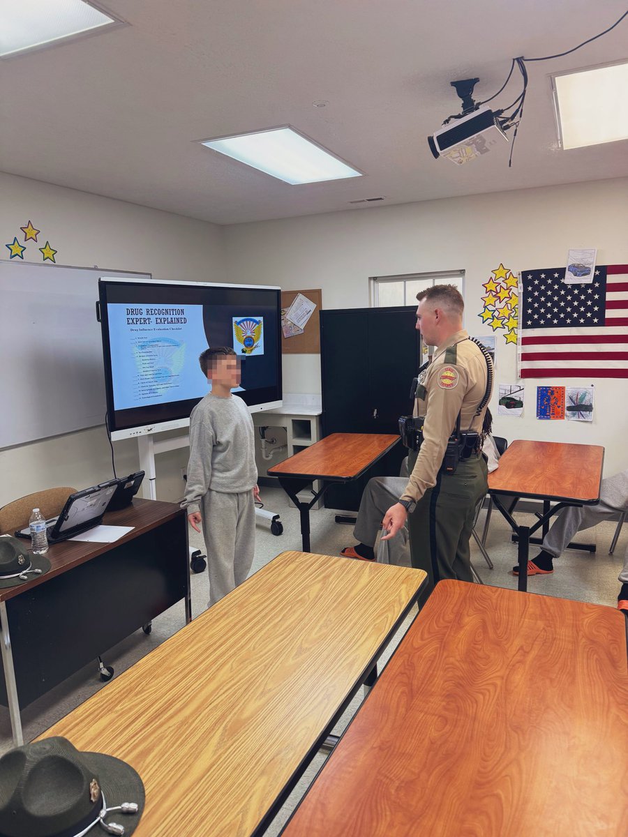 THPLawrencebur's tweet image. We had a great time hanging out with the teens at the Wayne Halfway House today! 

Troopers stopped by to talk real about drug awareness, smart choices, and staying on the right track. Proud to be part of their journey! #CommunityImmersion #DrugFreeTN