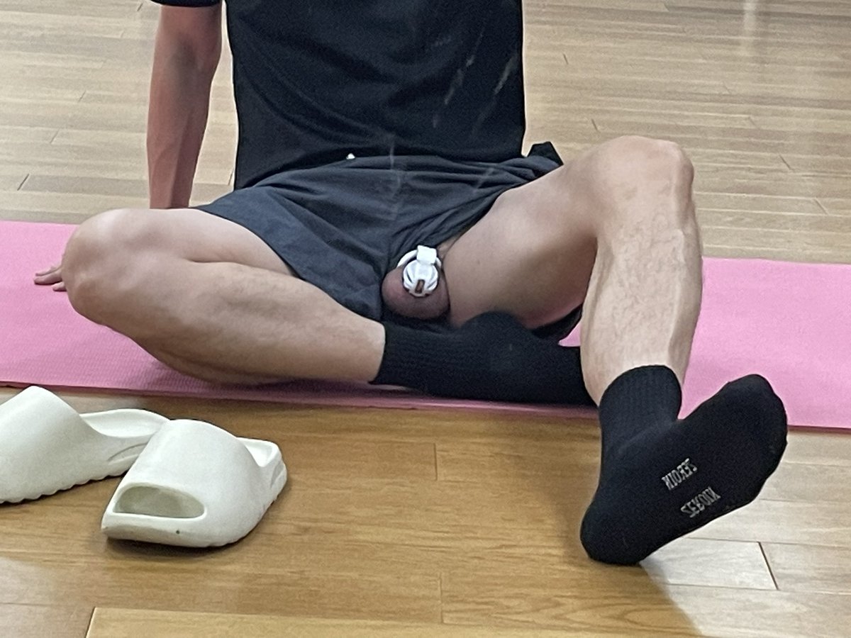 虐腹ing，老婆说：看看锁屌