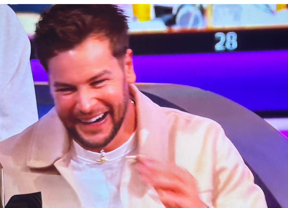TheRoozGBN's tweet image. #Chris when he sees his mums fitted a #Catflap at home for him the wee #Pusay #CBBUK 🤷🏽‍♀️