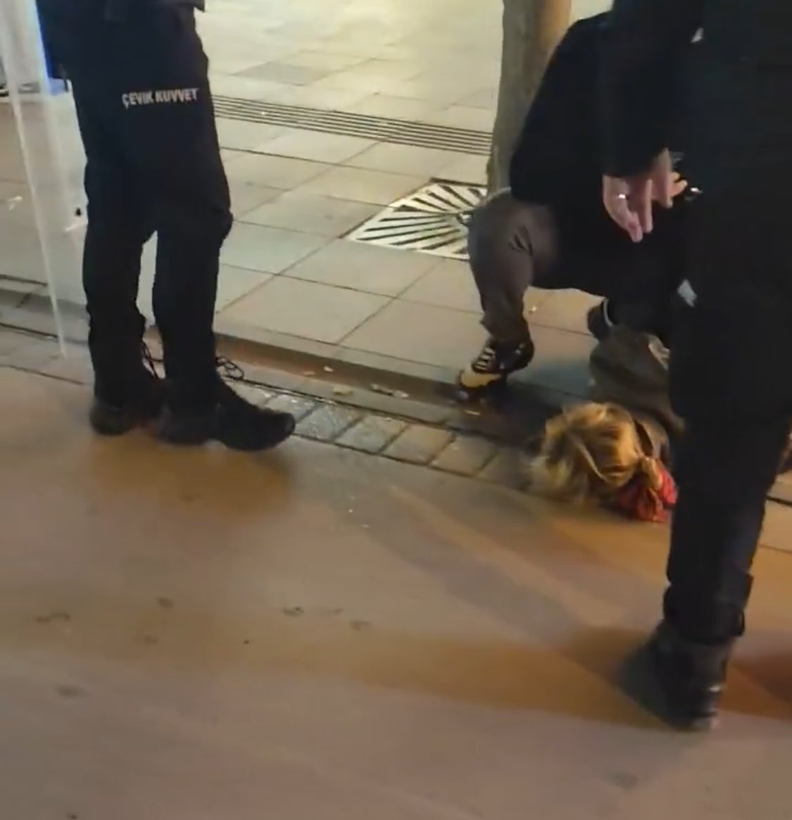 Bizim insanımız bizim gençlerimiz ne yaptı ulan size sizin kardesiniz çocuğunuz ananız bacınız yok mu#ankaradaişkencevar