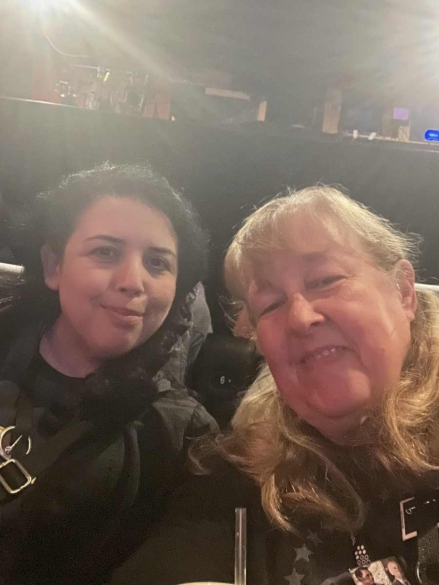 With Emily <a href="/vintagecameos/">emily rauber rodriguez 🦇</a> seated for The Enchanted Cottage (1945). House 6 is packed!! #TCMFF