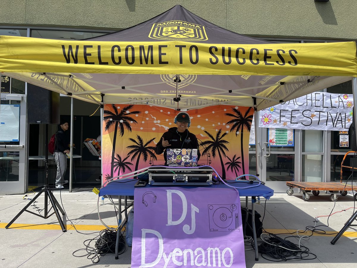 PanoramaPythons's tweet image. Celebrating 150 Days of School the Python Way! 🌸🐍
Huge shoutout to Ms. Jacome, Educare, ASB & PHS Team for an amazing lunch time event! I ATTEND SCHOOL UNTIL THE END! 💛 #pythonpride