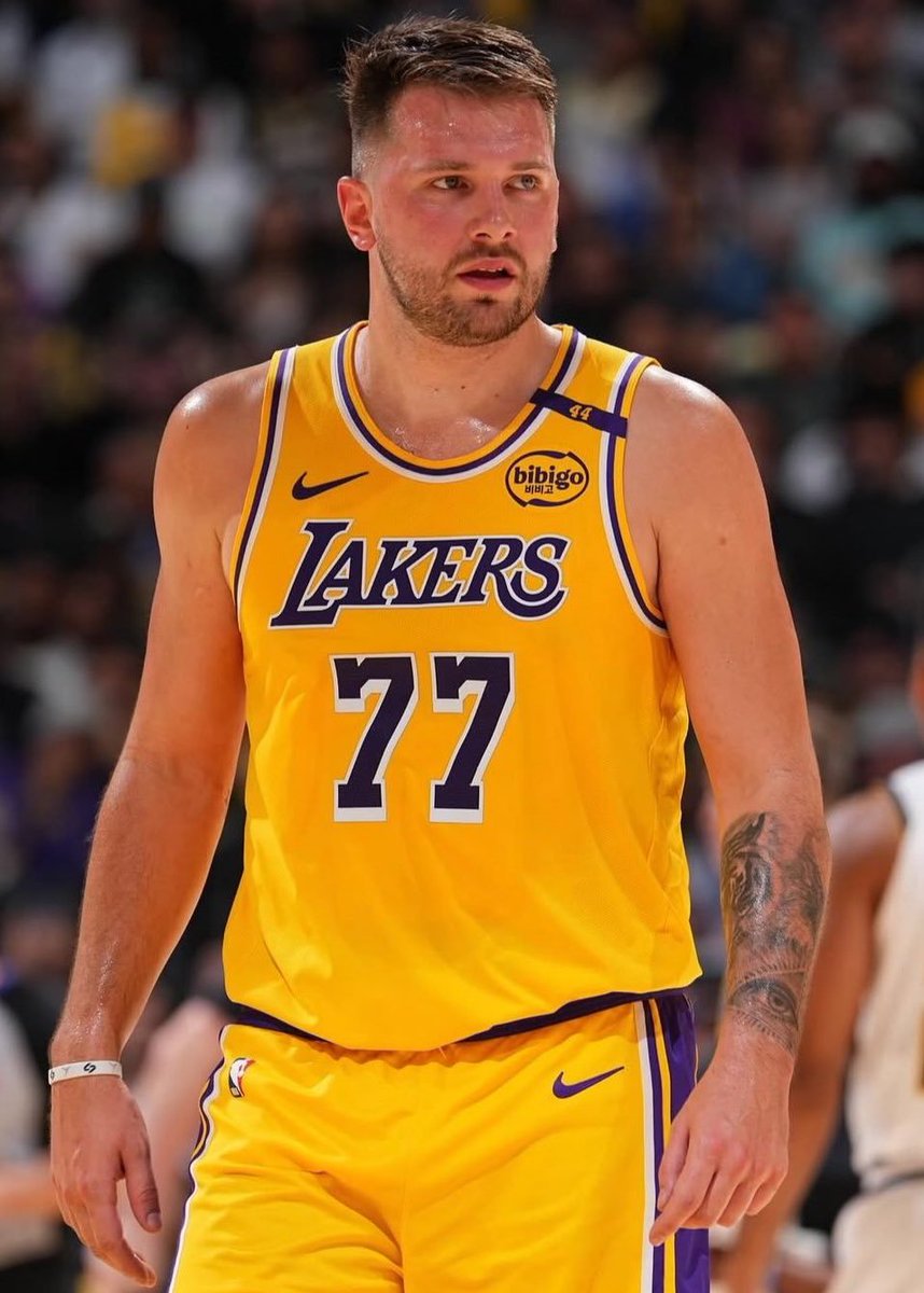 "LeBron y yo, como líderes del equipo, tenemos que mantener al grupo unido. Ir a Minnesota va a ser una guerra".

🎙️ Luka Doncic