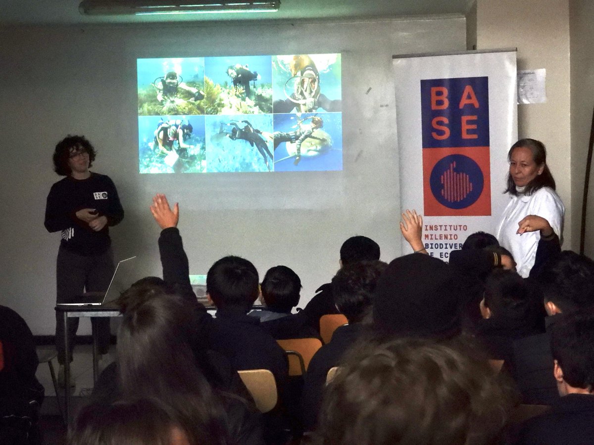 📍Santiago 🏫 [ESCUELAS] ¡Muchas gracias por la invitación! 👏"Desde la curiosidad científica, a la aventura antártica" fue la charla de Dra. Valentina Bernal <a href="/SantoTomas_ST/">Santo Tomás</a> <a href="/ApecsChile/">APECS-Chile</a> <a href="/MilenioBASE/">Instituto Milenio BASE</a>
en el Colegio Emaús #EducaciónAntártica 

📸Eric Silva
