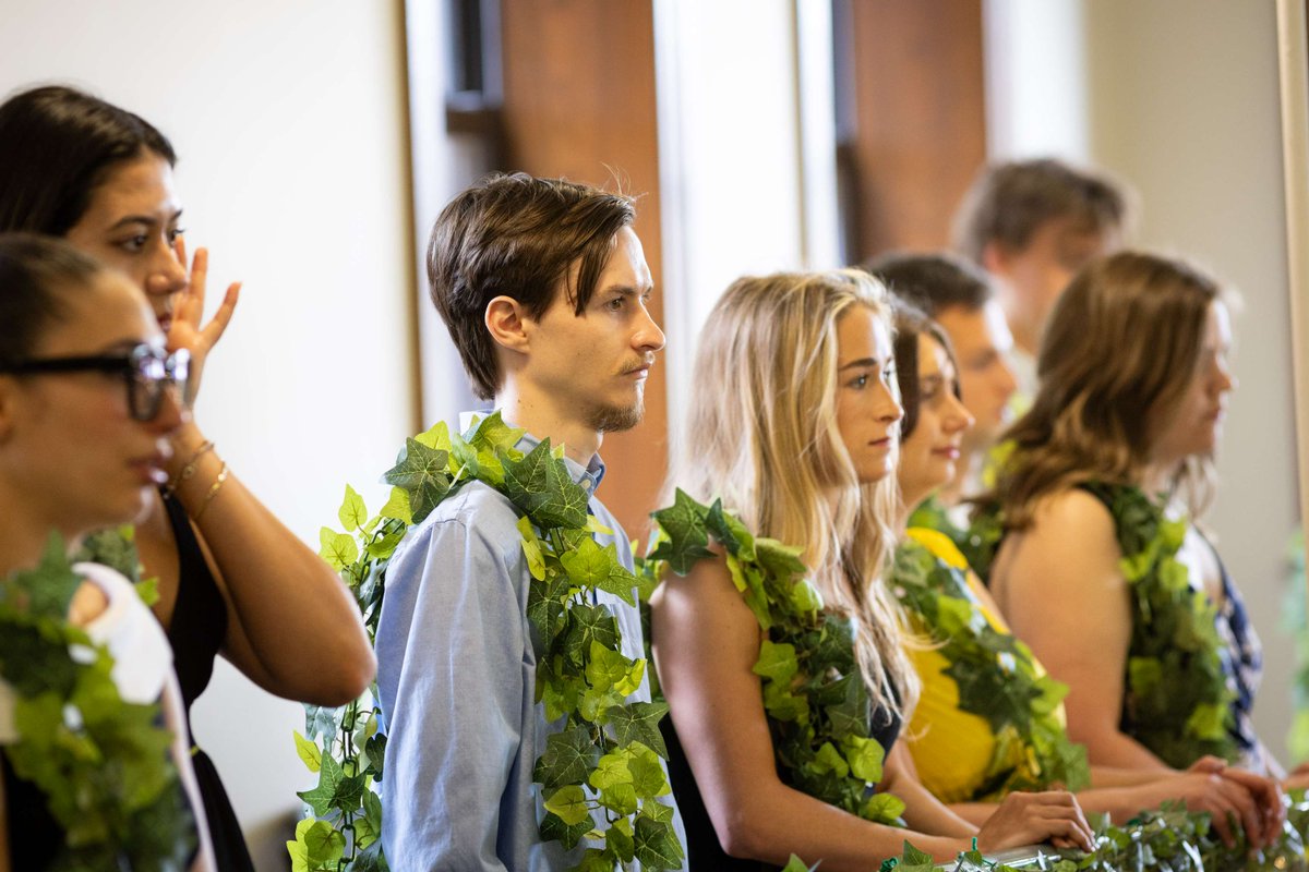 ColumbiaColg's tweet photo. We celebrated our long-standing tradition of Ivy Chain this afternoon! First held 125 years ago, this celebration signifies the deep-rooted connection graduates will always have with the CC family.
#WeAreCC #CCMoGrad https://t.co/vQrQa3z9GR