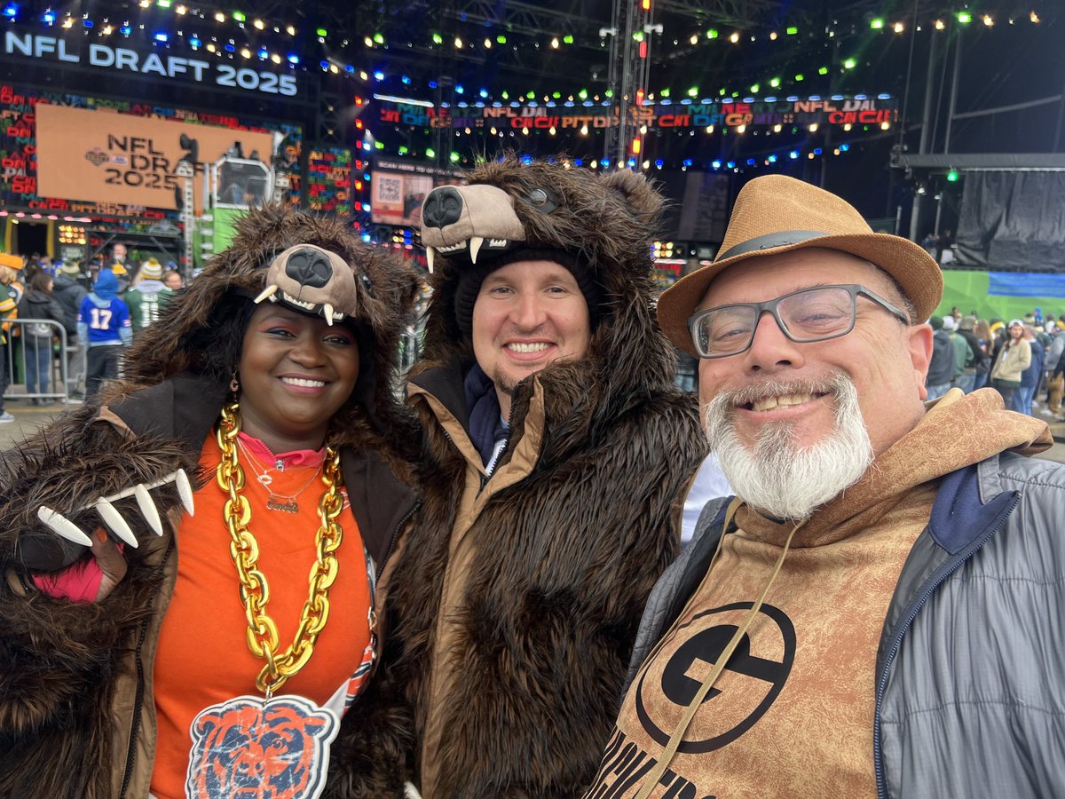 A Packer fan talking with Bear fans? 🤔
#NFLDraft2025