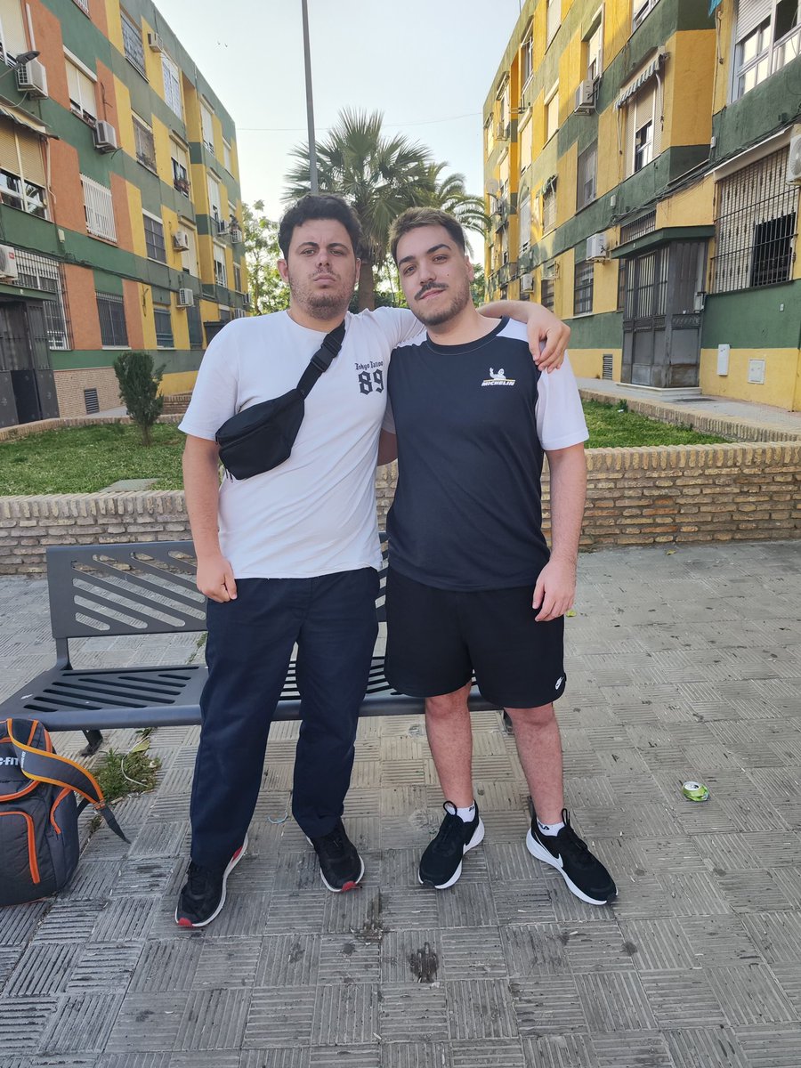 <a href="/Jos3ma_Espinosa/">Josema Espinosa</a> + <a href="/AchoJose16/">Jose Fernández</a> =

Jose², Zipi y Zape.