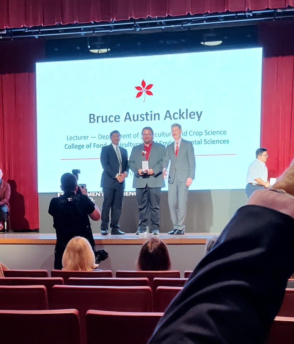 cropstressOSU's tweet image. Very happy to be celebrating @OSU_HortCropSci university awards with @CooperstoneLab and Bruce Ackley this evening!