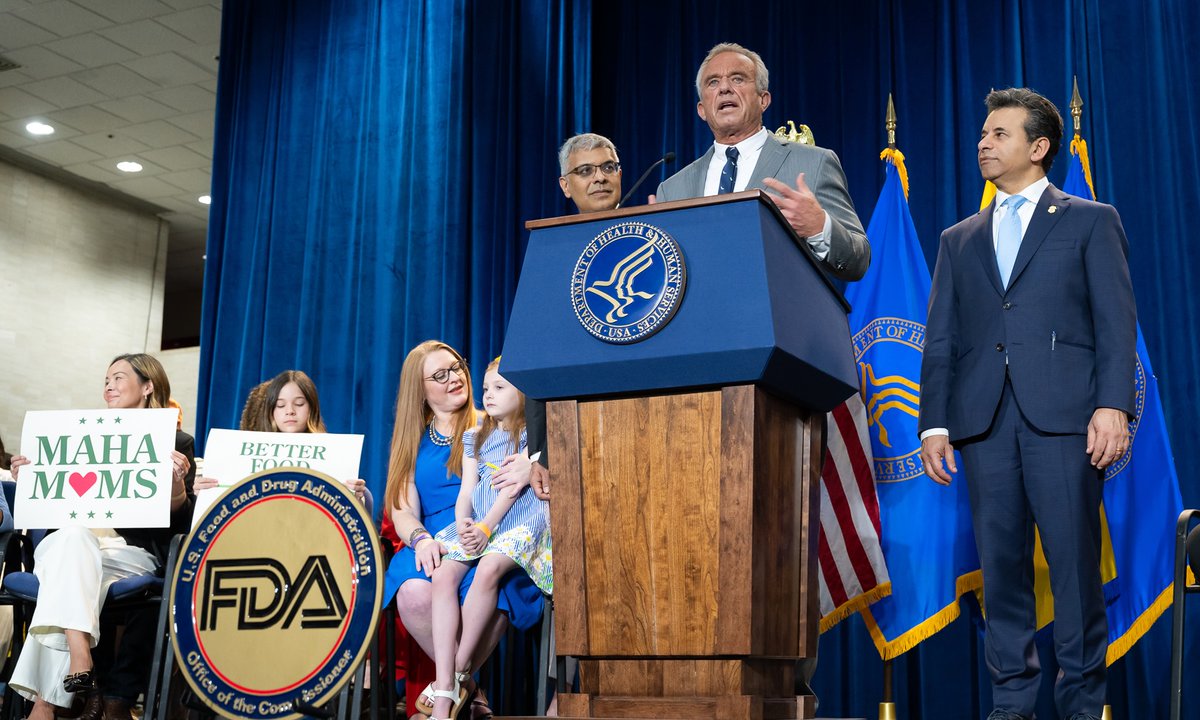 The MAHA moms have won. The food industry has been backed into a corner on food dyes, even if the FDA is not actually banning anything (yet). What comes next?

foodfix.co/the-rfk-jr-foo…