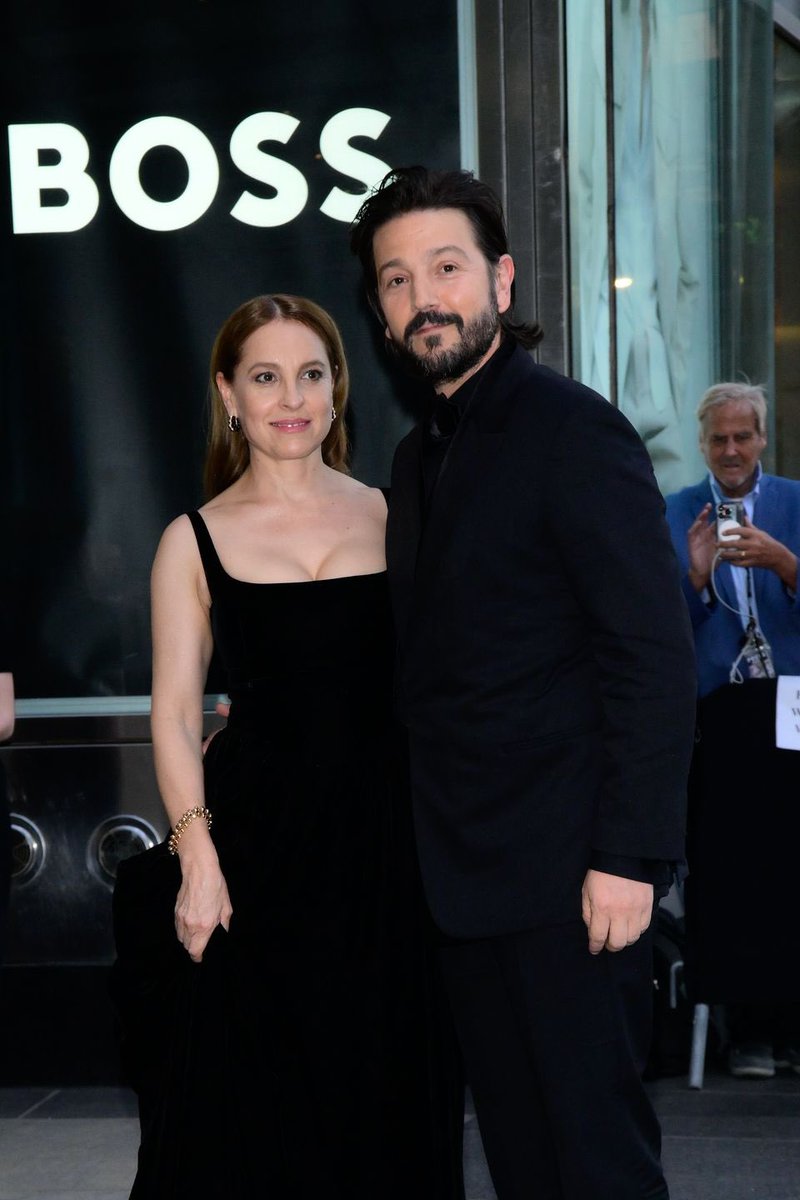 Diego Luna y Marina de Tavira lucieron elegantes y discretos con matching looks negros.

Aprovecharon su especial invitación a la Gala TIME100 celebrada en el Centro Lincoln de Nueva York para representar su esencia como pareja a través de sus atuendos.