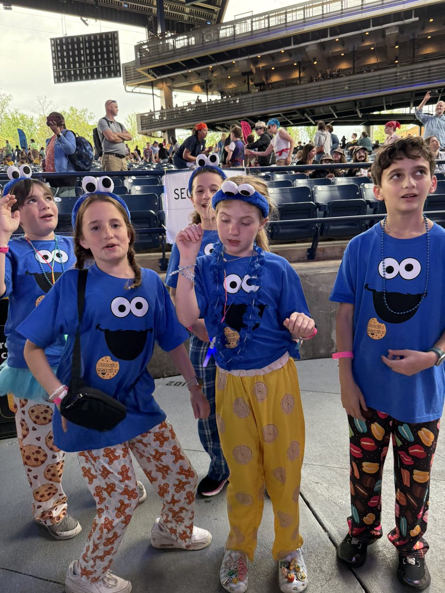 Dr. Amy Bree Becker (@dr_amybree) on Twitter photo The dance party has started at #hocobattleofthebooks. Thank you for putting this event on <a href="/HoCo_Library/">HowardCountyLibrary</a>.
Proud to represent <a href="/hcpss_ses/">Swansfield ES</a> as the #BookieCookies <a href="/HCPSS/">HCPSS</a> The dance party has started at #hocobattleofthebooks. Thank you for putting this event on <a href="/HoCo_Library/">HowardCountyLibrary</a>.
Proud to represent <a href="/hcpss_ses/">Swansfield ES</a> as the #BookieCookies <a href="/HCPSS/">HCPSS</a>