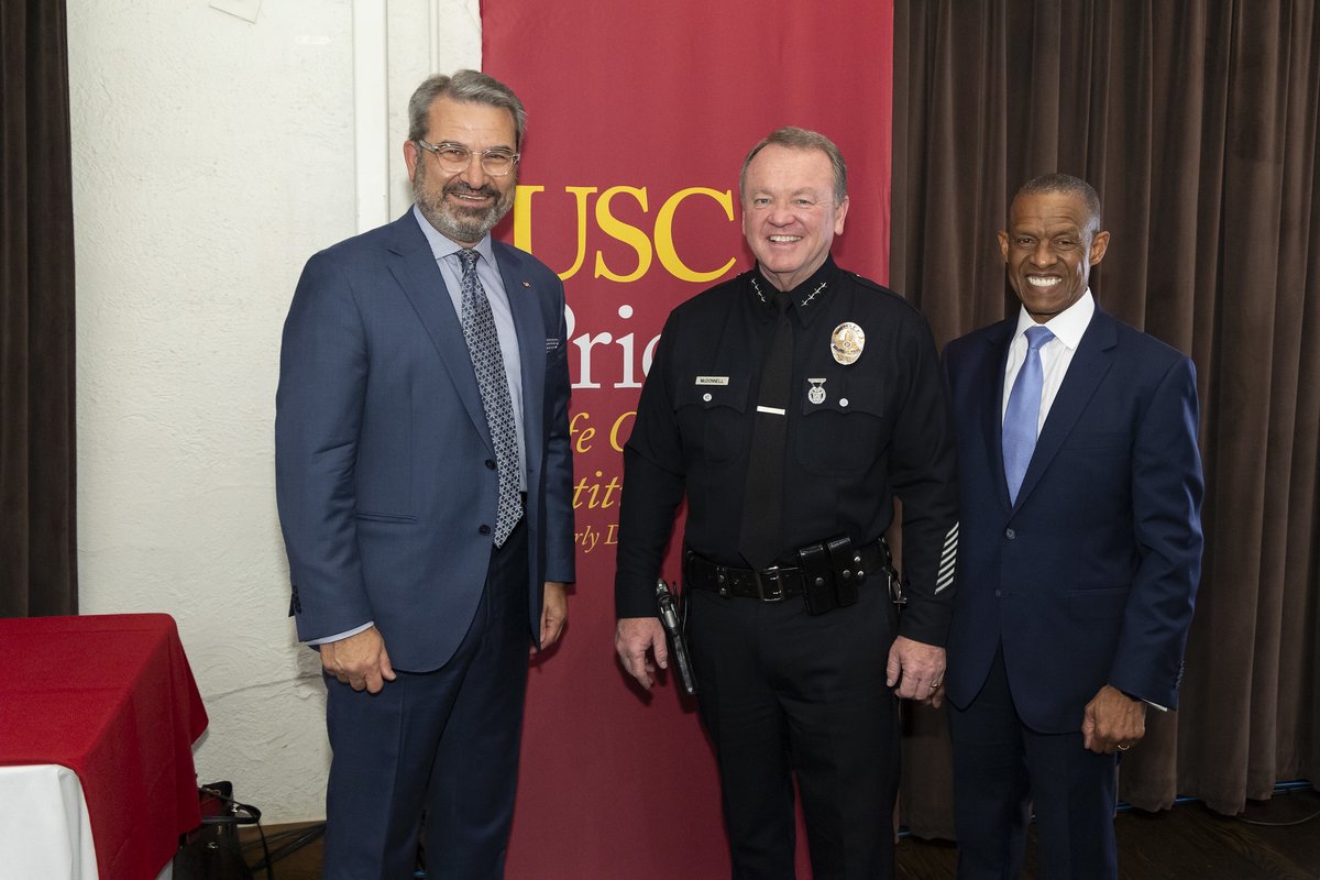PSI_USC's tweet photo. 👥Networking is key in public safety leadership. 

Join SCI this Summer for the Executive Leadership Program! This program offers an unparalleled networking experience, connecting you with top executives and peers from across industries. Build meaningful relationships, gain valuable insights, and enhance your professional journey.

Where have you made your best career connections? 

🔹 Conferences 🔹 Online Organizations🔹 Training programs 🔹 Workplace events 

Comment below! 

#USC #UniversityOfSouthernCalifornia #SCI #SafeCommunitiesInstitute #PublicSafety #USCPriceSchool #ExecutiveLeadershipProgram #LeadershipDevelopment #CommunityEngagement @USCPrice
