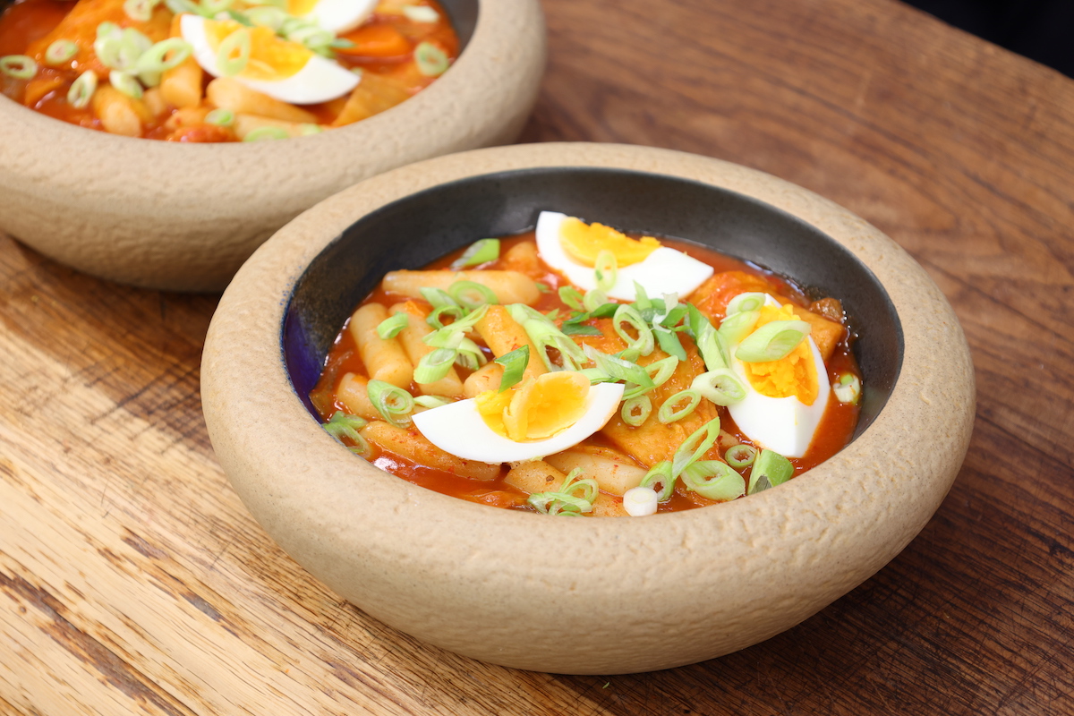 Sat_James Martin (@sat_jamesmartin) on Twitter photo Tteokbokki from <a href="/JudyJooChef/">Judy Joo</a> is calling! Tender rice cakes, fish cakes (or bean curd for the veggies!), simmered in a rich, fiery gochujang sauce with cabbage, carrots, and onions. Topped with eggs and fresh spring onions...it’s Seoul street food magic 👉 jamesmartinchef.co.uk/recipes/spicy-… Tteokbokki from <a href="/JudyJooChef/">Judy Joo</a> is calling! Tender rice cakes, fish cakes (or bean curd for the veggies!), simmered in a rich, fiery gochujang sauce with cabbage, carrots, and onions. Topped with eggs and fresh spring onions...it’s Seoul street food magic 👉 jamesmartinchef.co.uk/recipes/spicy-…