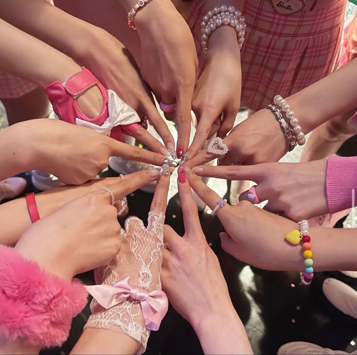 Loona Protect 🌙 tweet media