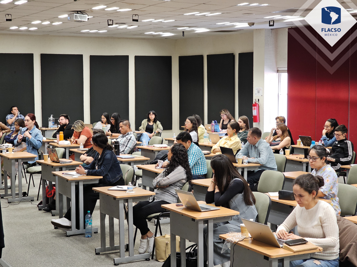 FlacsoMx's tweet photo. Este 24 y 25 de abril se realiza en la #FLACSOMéxico el 3er Encuentro Presencial de la X Promoción (2024–2026) de la Maestría en Políticas Públicas y Género (MPPyG).

Durante ambos días, la comunidad estudiantil de la #MPPyG participa en un programa intensivo de trabajo, que contempla conferencias y talleres sobre Redes de políticas públicas con perspectiva de género, Organización y género, Presupuestos públicos con perspectiva de género y Transversalidad de la igualdad de género en las políticas públicas, que tienen como propósito fortalecer sus competencias académicas y profesionales.