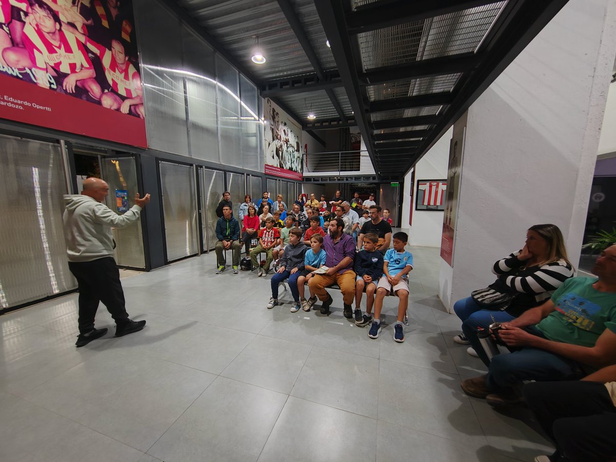 futbolflorida's tweet image. #2015
#Ahora
Presentación de generación 2015 de #OFIF
DT Santiago Ippes
Coordinador Sergio Pereyra
Entrenador goleros Santiago Mosqueira
Documentación Ignacio Fernández