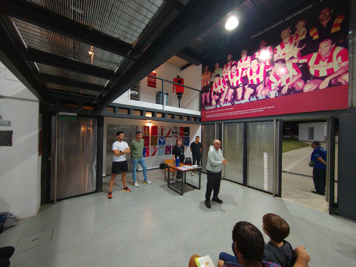 futbolflorida's tweet image. #2015
#Ahora
Presentación de generación 2015 de #OFIF
DT Santiago Ippes
Coordinador Sergio Pereyra
Entrenador goleros Santiago Mosqueira
Documentación Ignacio Fernández