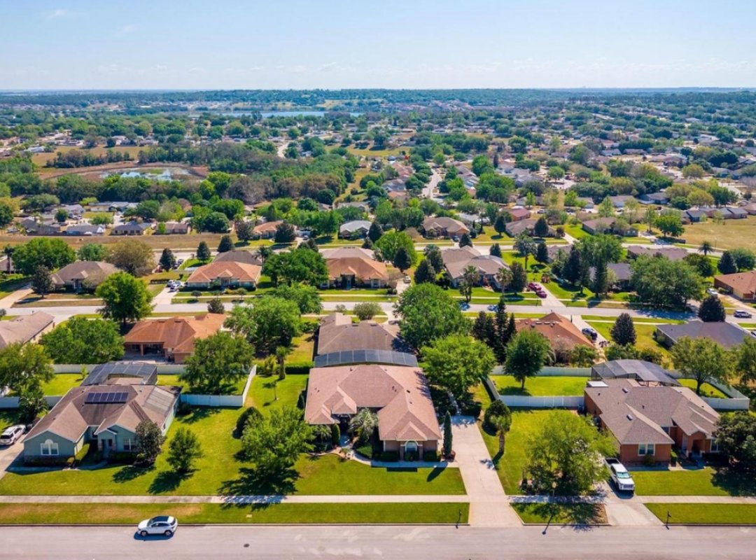jaredjonesgroup's tweet photo. Just Sold! 🏡🔑
This beautiful Clermont pool home at 11720 Indian Hills Ln is officially off the market.

✨ See what made this home so special:
🔗 https://t.co/ENrJgJliQ6

©️Listed by: Jenna Loyd - MARKET CONNECT REALTY LLC

#JustSold #BuyerSuccess #ClermontRealEstate https://t.co/uhvtpqVjp6