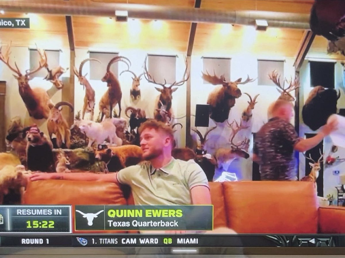 Schultz_Report's tweet photo. Quinn Ewers is apparently a fan of hunting… https://t.co/hC3p6lXRKt
