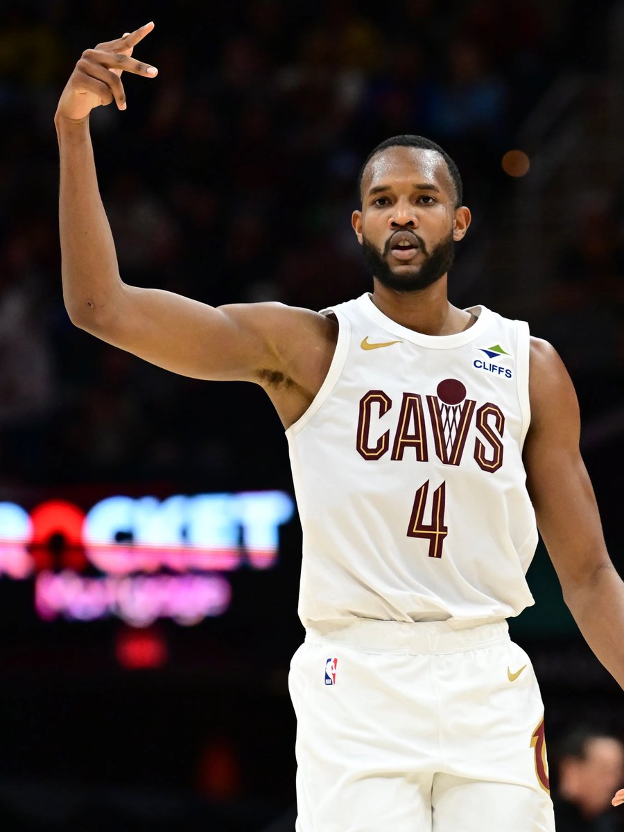 Legion Hoops (@legionhoops) on Twitter photo With his DPOY victory, Evan Mobley now earns a $45M raise on his contract
Insane 😳💰 (h/t <a href="/FOS/">Front Office Sports</a>) With his DPOY victory, Evan Mobley now earns a $45M raise on his contract
Insane 😳💰 (h/t <a href="/FOS/">Front Office Sports</a>)