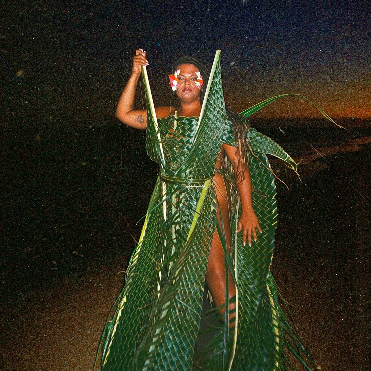 Capa do álbum "Todo Cuidado É Pouco" de Ventura Profana
usando manto_ninho por mim 🤍

Foto @feavilaaa