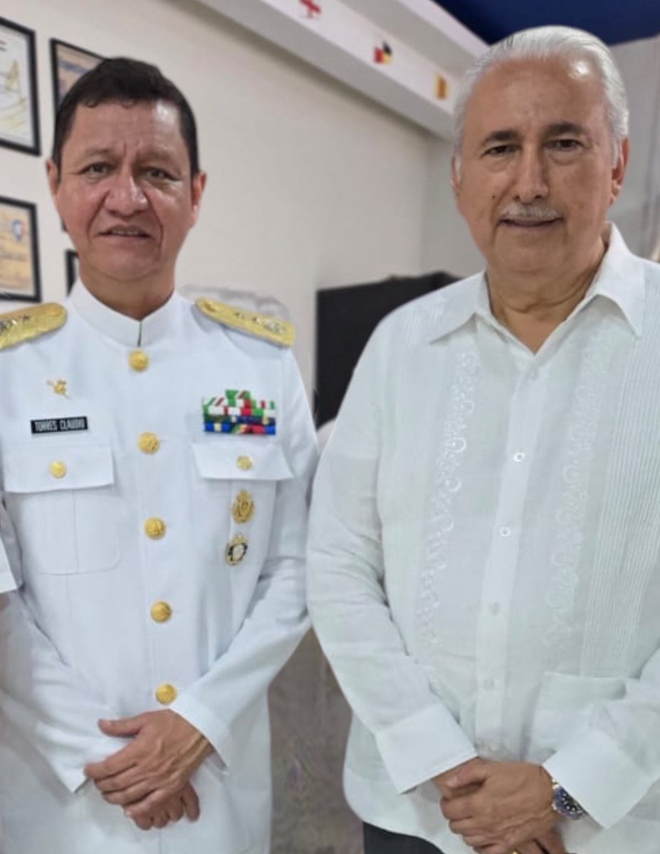ManuelUrreta's tweet photo. (2) En la ceremonia, el V. Torres Claudio, dirigió un mensaje representando al @AlmiranteSrio @SEMAR_mx,destacando  el compromiso de seguir estableciendo nuevas metas en materia educativa y contar con personal capaz para enfrentar los desafíos que México demande, enhorabuena. https://t.co/m42UB5SKxG