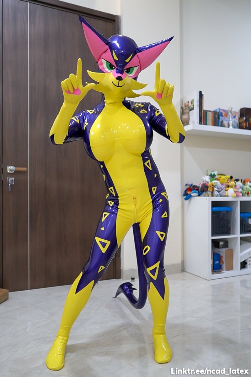 "Let's take a photo together~!" 📸😊

#LatexLiepard #LatexPokemon