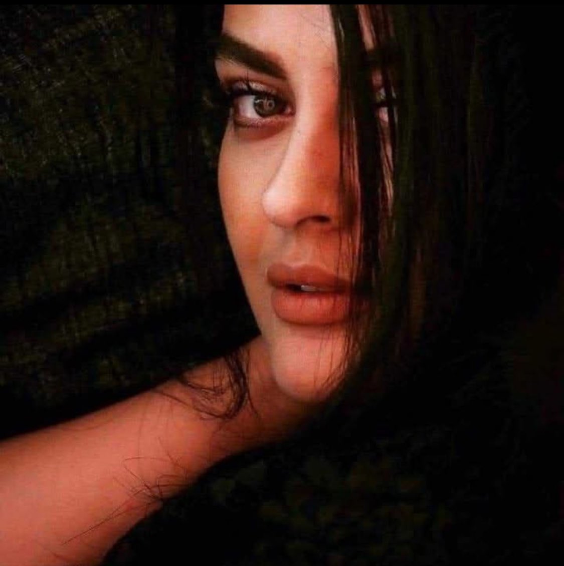 كنتُ لك فرصة سعيدة، لكنك كنتَ شخصاً ماهرًا في خسارة الفُرص.... 🖤🦋