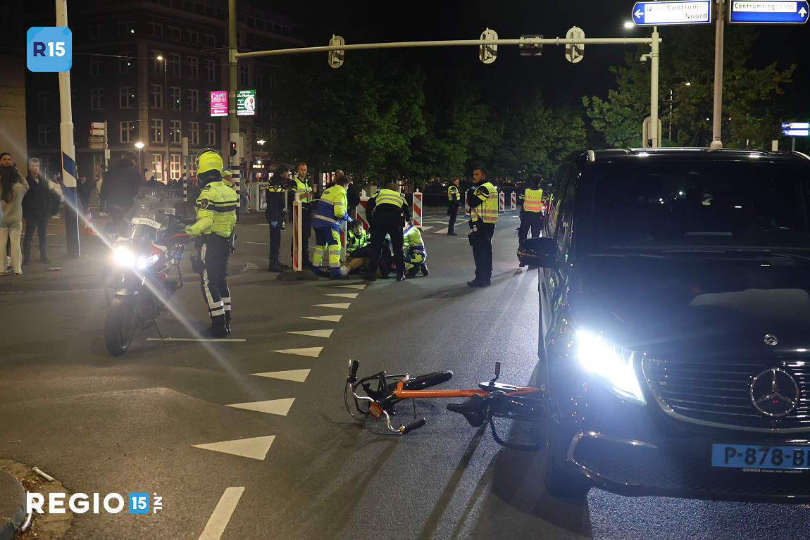 Fietser gewond bij aanrijding met taxibusje