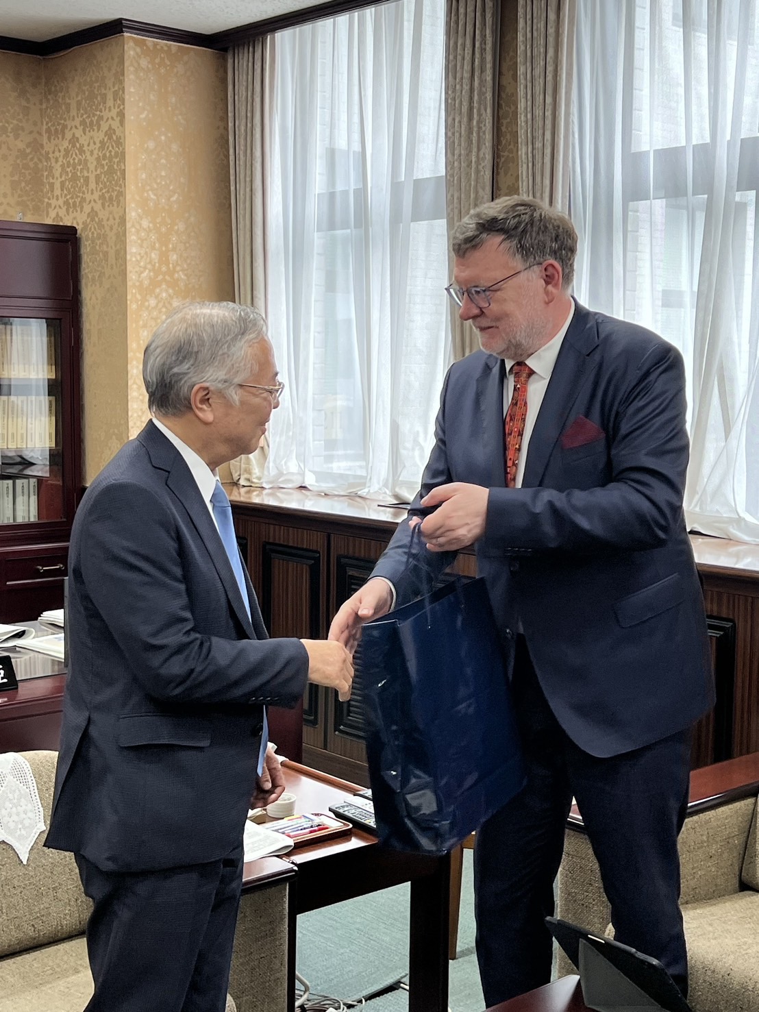 国境を超える義務: 節度ある国際政治を求めて | スタンリー