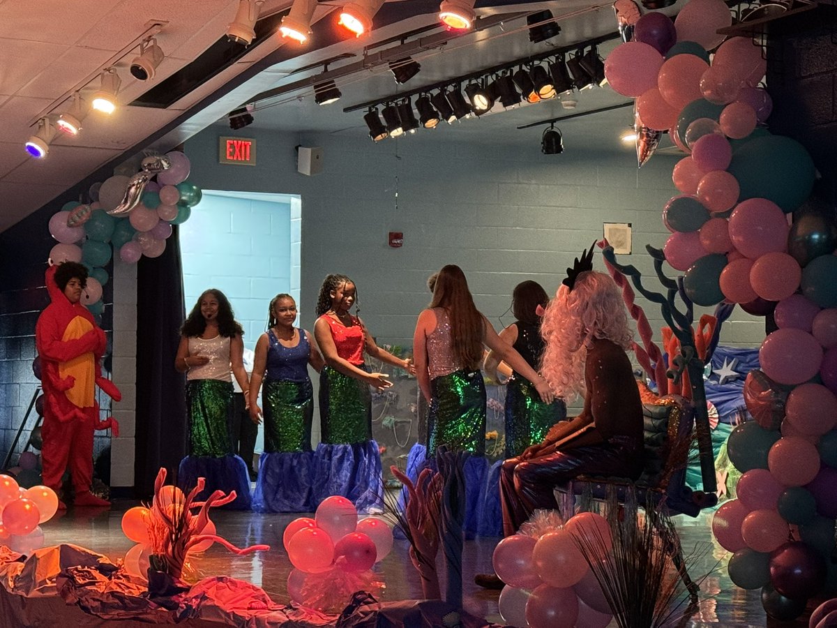ConnistonMiddle's tweet photo. Our students shined in The Little Mermaid JR. last night! Huge thanks to our talented cast &amp; crew &amp; the amazing audience who cheered them on!Big shout out to Ms. Nonemaker, Ms. Medero, &amp; Ms. Romero for making this production a success.@kgwhetsell @jamesthomas3601 @JavierOrtolaza https://t.co/Y5y4dhZulu