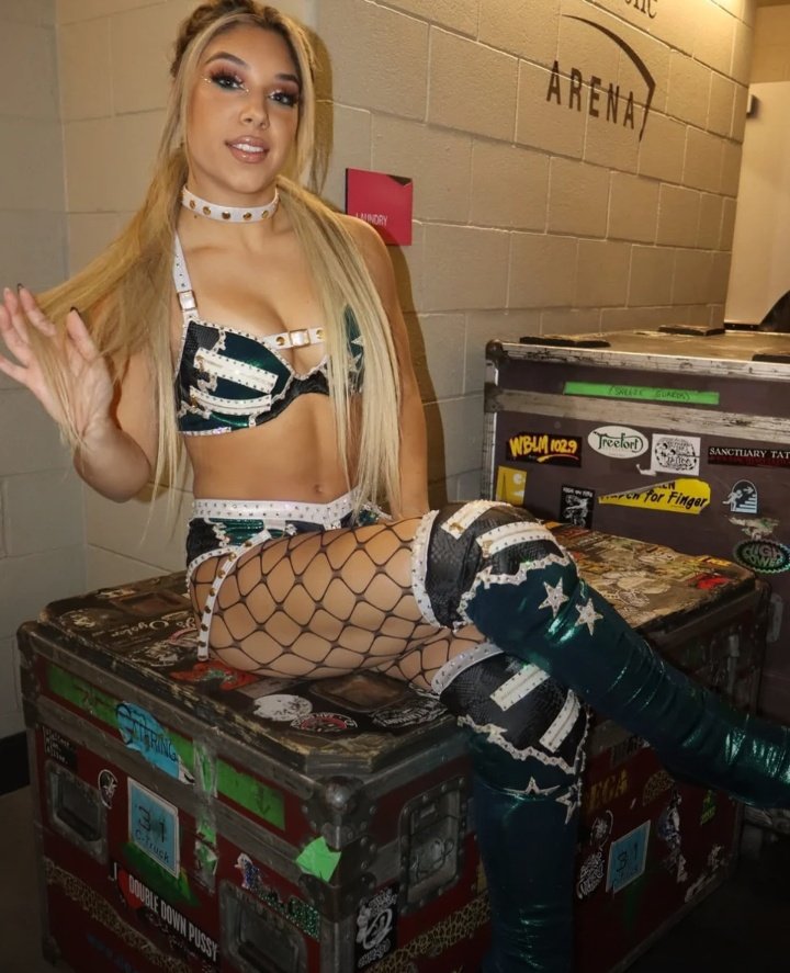 #FCWTRIBUTE <a href="/FCWRP/">FCW</a> great time debuting as a unit with my besties <a href="/greentreegirl05/">Blossom</a> <a href="/HorrorwoodsOwn/">Tyler “Firefly” Albright</a> the takeover starts now.