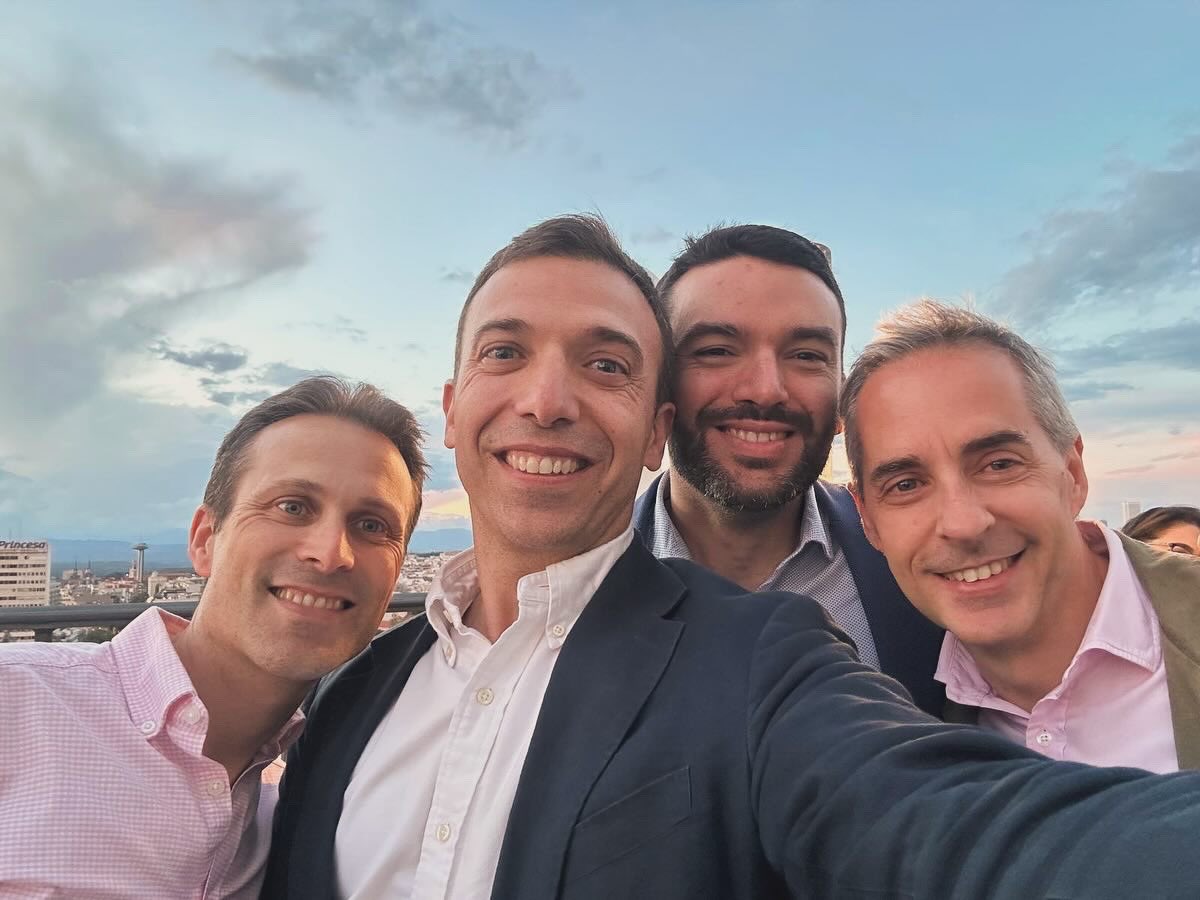 Javier Torres (@jtllergo) on Twitter photo ⚠️ Enhorabuena a <a href="/clinica_sec/">Asociación Cardiología Clínica SEC</a> por el éxito científico y de asistencia de #CardioClinica25 ‼️
📍Formato divertido pero riguroso y con presencia multidisciplinar…👏👏👏
<a href="/secardiologia/">Soc Esp Cardiología</a> <a href="/docvivas/">David Vivas</a> <a href="/rfreixap/">Román Freixa Pamias</a> <a href="/BarriosVivencio/">Vivencio Barrios</a> <a href="/SeguraCardio/">Diego Segura-Rodríguez</a> <a href="/S_Raposeiras/">Sergio Raposeiras-Roubín</a> <a href="/BonanadClara/">Clara Bonanad</a> <a href="/jmgamez3/">José M.ª Gámez, MD, PhD</a> ⚠️ Enhorabuena a <a href="/clinica_sec/">Asociación Cardiología Clínica SEC</a> por el éxito científico y de asistencia de #CardioClinica25 ‼️
📍Formato divertido pero riguroso y con presencia multidisciplinar…👏👏👏
<a href="/secardiologia/">Soc Esp Cardiología</a> <a href="/docvivas/">David Vivas</a> <a href="/rfreixap/">Román Freixa Pamias</a> <a href="/BarriosVivencio/">Vivencio Barrios</a> <a href="/SeguraCardio/">Diego Segura-Rodríguez</a> <a href="/S_Raposeiras/">Sergio Raposeiras-Roubín</a> <a href="/BonanadClara/">Clara Bonanad</a> <a href="/jmgamez3/">José M.ª Gámez, MD, PhD</a>