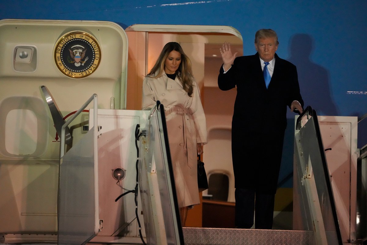 AmbasciataUSA's tweet photo. Il Presidente e la First Lady Trump sono arrivati a Roma per partecipare ai funerali di Papa Francesco. https://t.co/xc2zOLw1yu