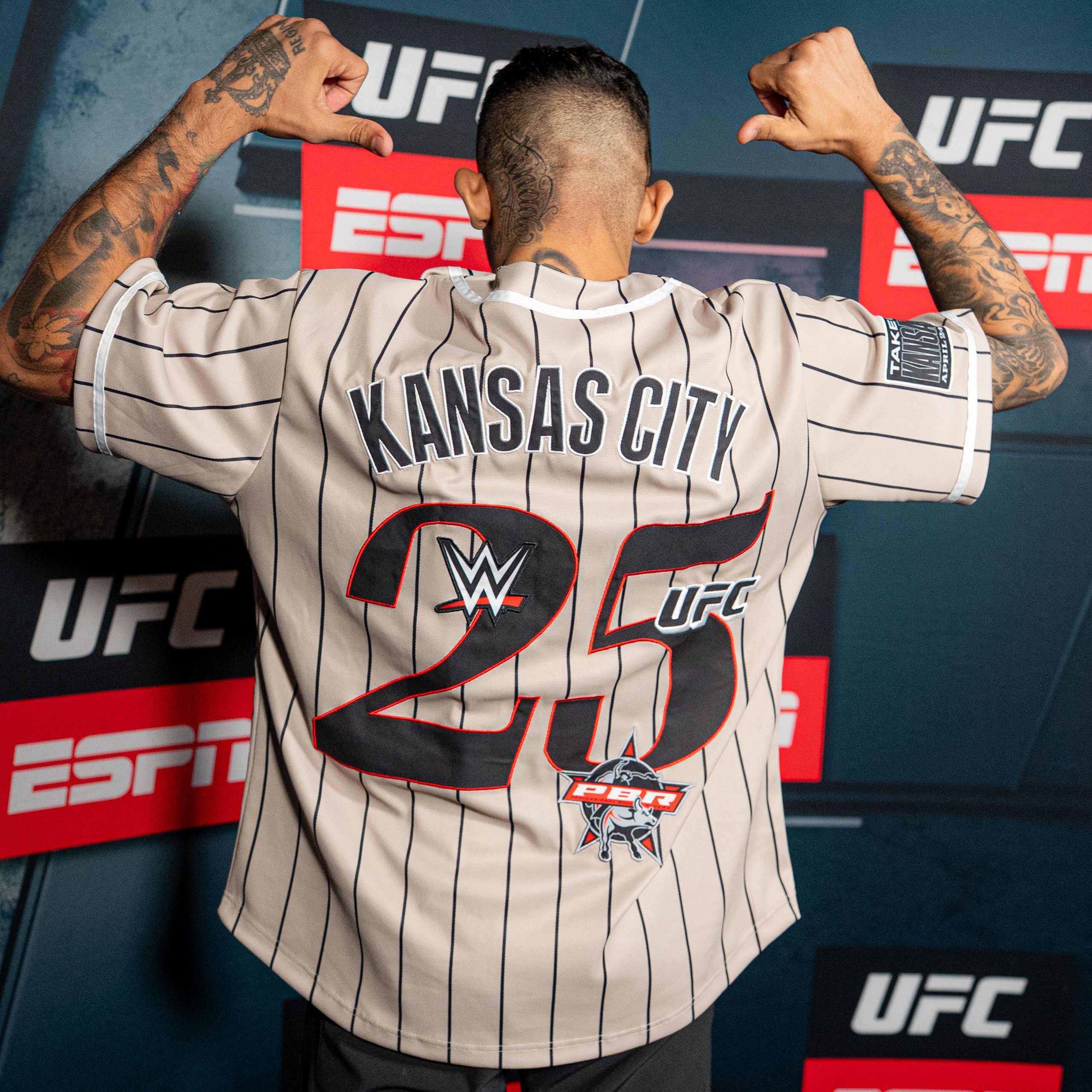  UFC jersey【値下不可・ラスト1点】 UFC Walkout Jersey | Signed UFC Fight Night Jersey | UFC