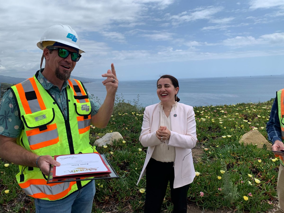 Today we cut the ribbon on the new HWY 101 corridor. I’m grateful that the state invested $500 million+ to make these improvements, relieve traffic congestion, and help residents travel safely. Thank you to the project team for their work to improve our roadways!