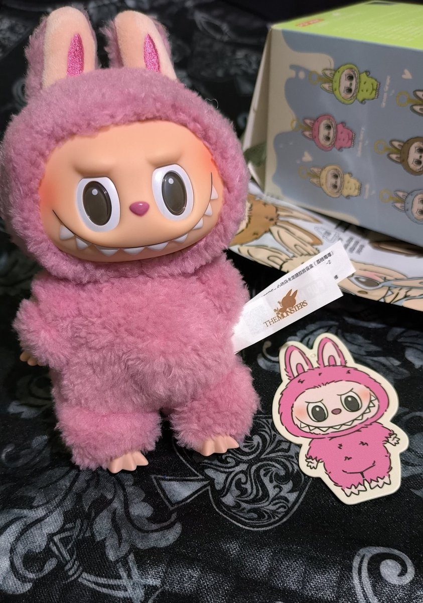 Não resisti e comprei um <a href="/LabubuOfficial/">Labubu</a>. Aff, são tão fofos, seria um sonho um azul? sim! Mas papai ama, papai cuida. Kkkk 🥹