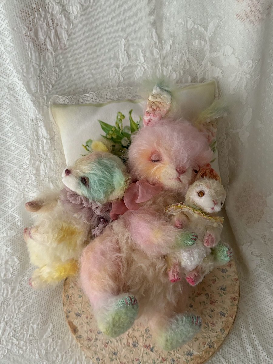 yumenokachu's tweet photo. 明日リッティベアさんで販売していただきます。
お花見をテーマに作った3体です🌸

4月27日（日）12:00～店頭販売 
16:00頃～ネット販売 https://t.co/tjFeE9k2rh