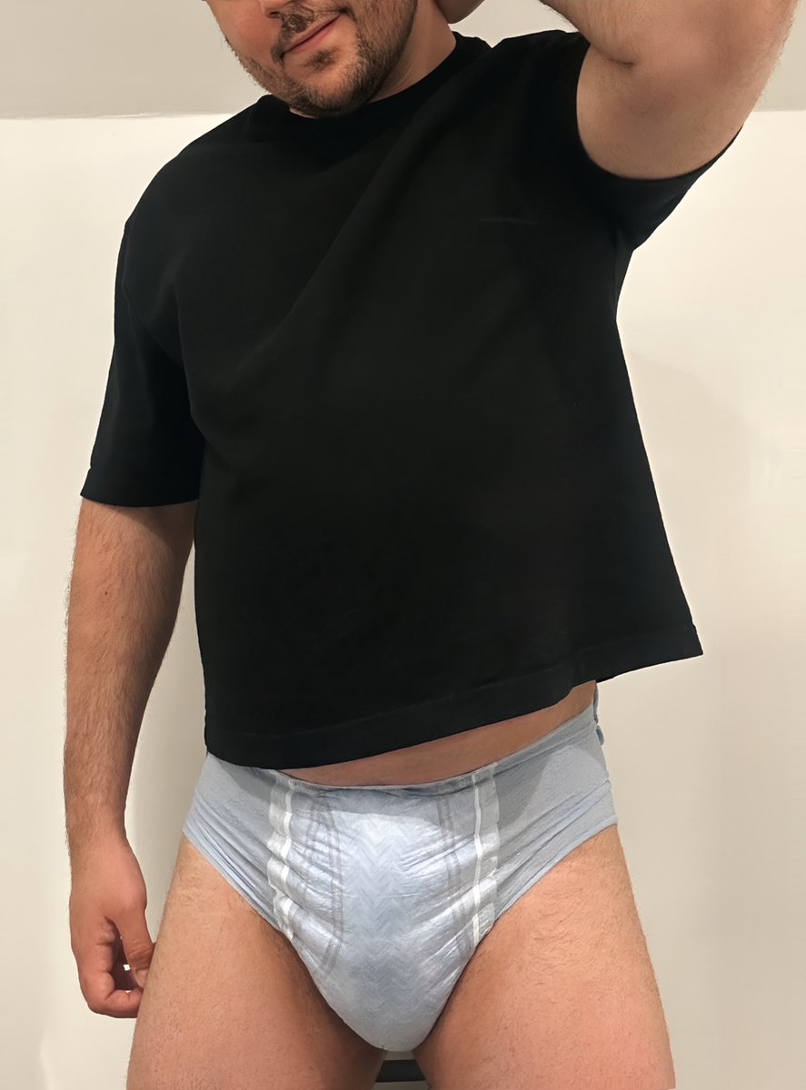 dlguy92's tweet image. Tried on pull-ups for Daddy. They didn’t stay dry for long.